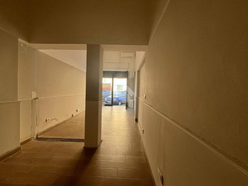 negozio in vendita a Firenze in zona Legnaia