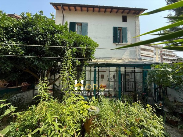 casa indipendente in vendita a Firenze in zona Isolotto