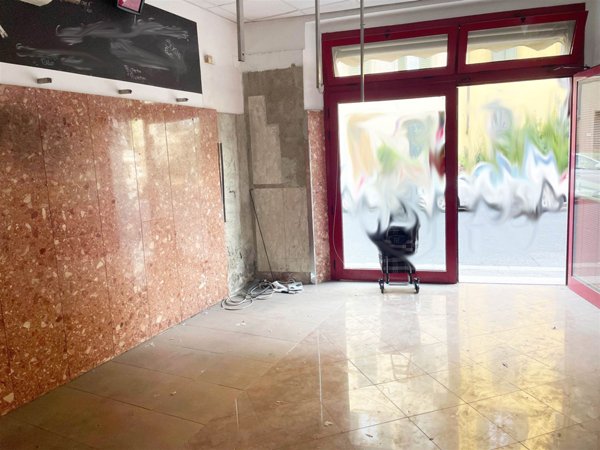 negozio in vendita a Firenze in zona Isolotto