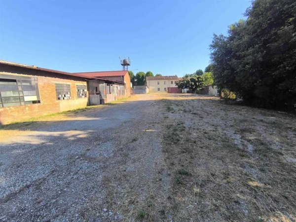 locale commerciale in vendita a Firenze