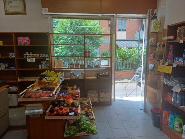 locale commerciale in vendita a Firenze in zona Isolotto