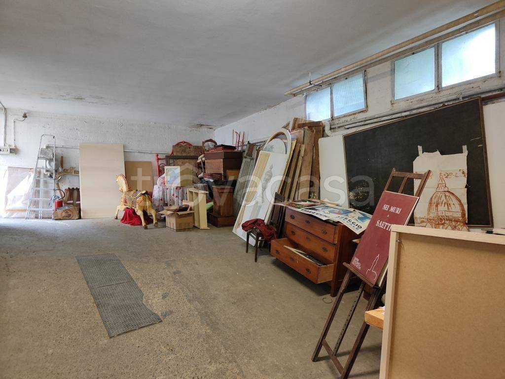 locale commerciale in vendita a Firenze in zona Isolotto