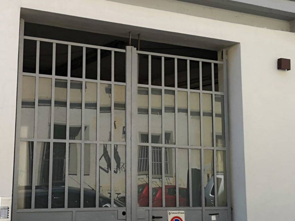 locale commerciale in vendita a Firenze in zona Careggi