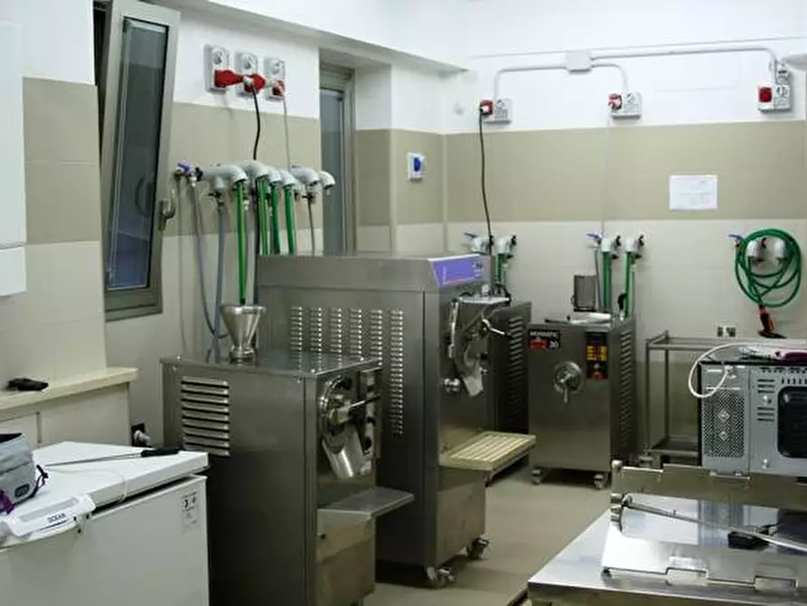 locale commerciale in vendita a Firenze