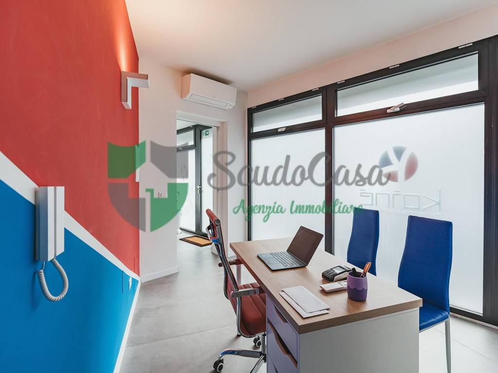 negozio in vendita a Firenze in zona Campo di Marte