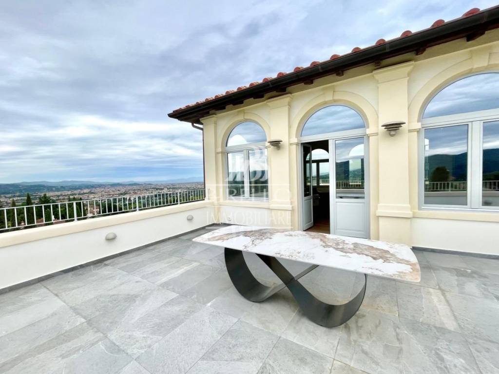casa indipendente in vendita a Firenze in zona Settignano