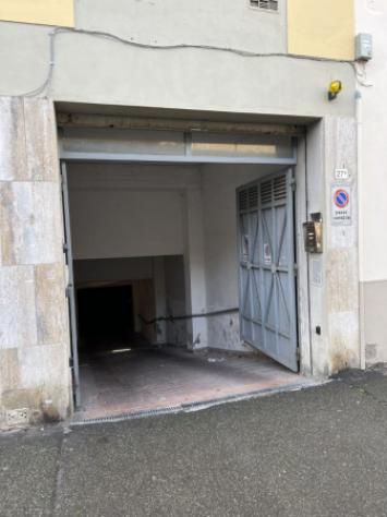 locale commerciale in vendita a Firenze in zona Campo di Marte