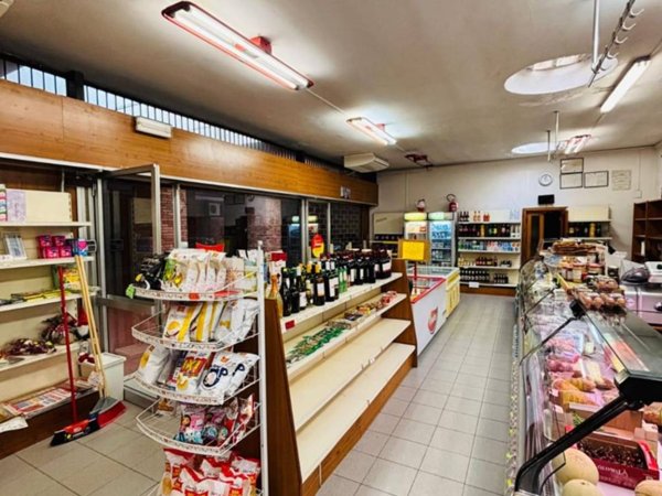 negozio in vendita a Firenze in zona Isolotto