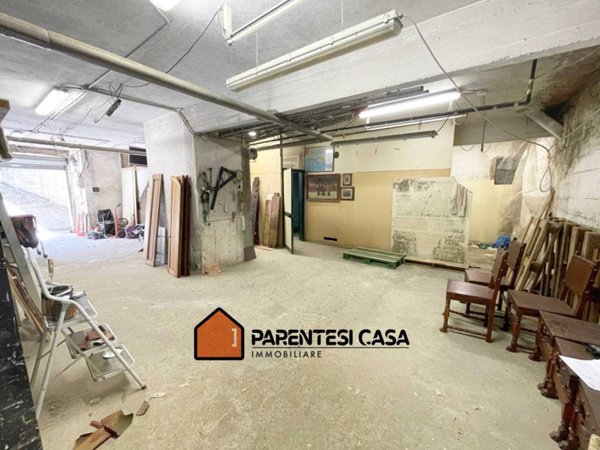 locale commerciale in vendita a Firenze in zona Legnaia