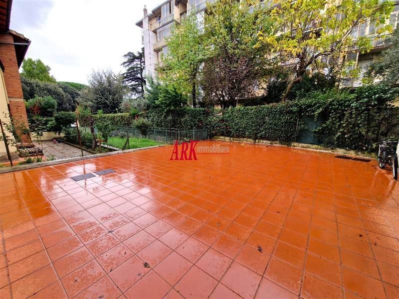 ufficio in vendita a Firenze in zona Rovezzano
