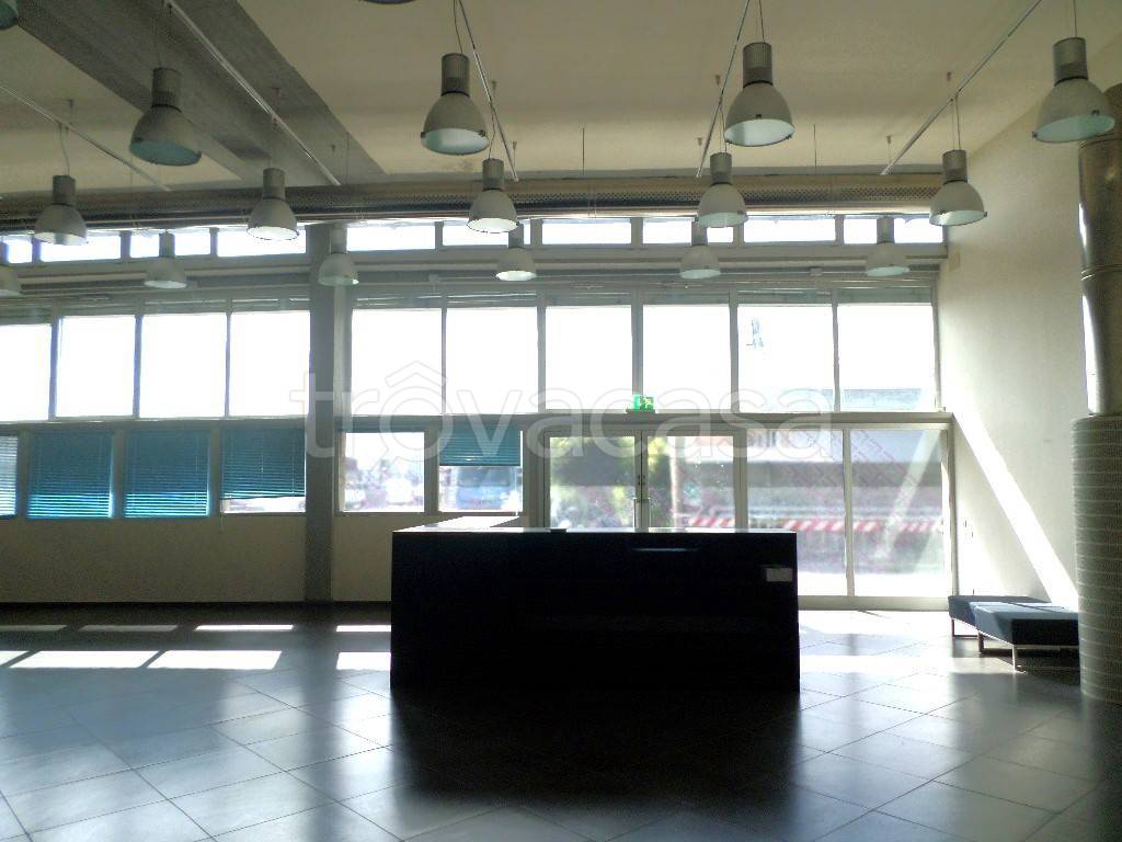 locale commerciale in vendita a Firenze in zona Peretola