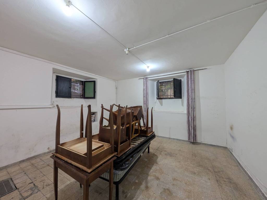 locale commerciale in vendita a Firenze