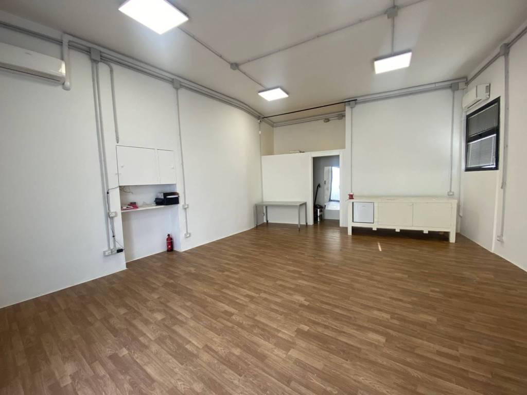 ufficio in vendita a Firenze in zona Isolotto