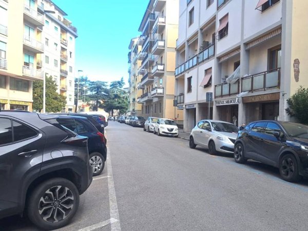 negozio in vendita a Firenze in zona Isolotto