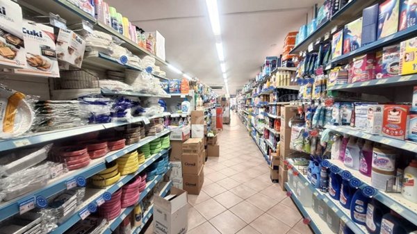 negozio in vendita a Firenze in zona Isolotto