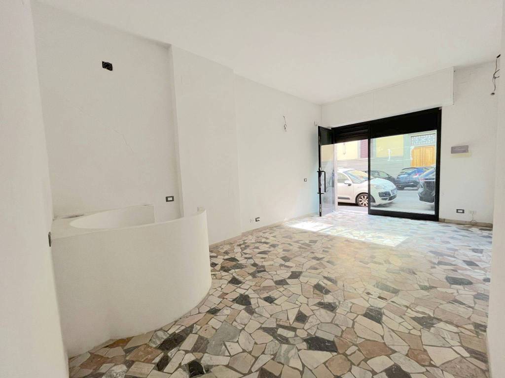negozio in vendita a Firenze in zona Campo di Marte