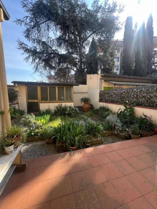 casa indipendente in vendita a Firenze in zona Varlungo