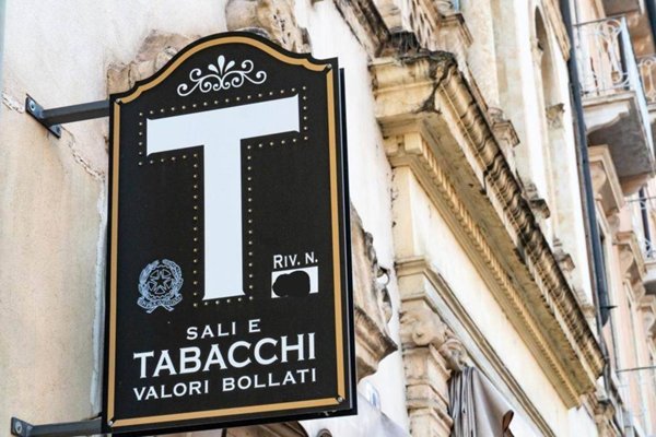 negozio in vendita a Firenze in zona Centro Santa Maria Novella