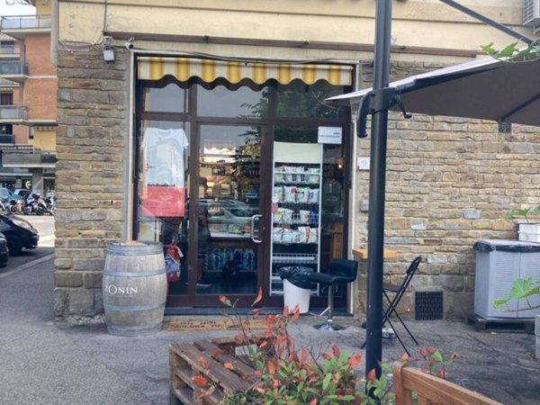 negozio in vendita a Firenze in zona Isolotto