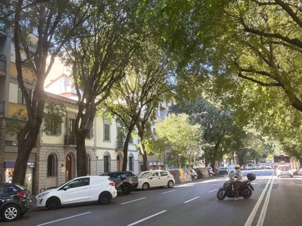 negozio in vendita a Firenze in zona Campo di Marte