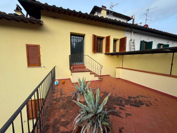 casa indipendente in vendita a Firenze in zona Isolotto