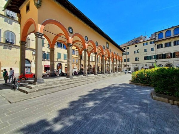 negozio in vendita a Firenze in zona Centro Santa Croce