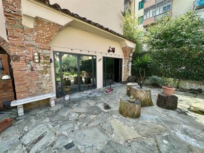 casa indipendente in vendita a Firenze in zona Isolotto