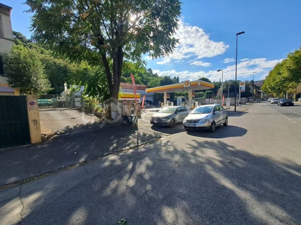 locale di sgombero in vendita a Firenze in zona Porta Romana