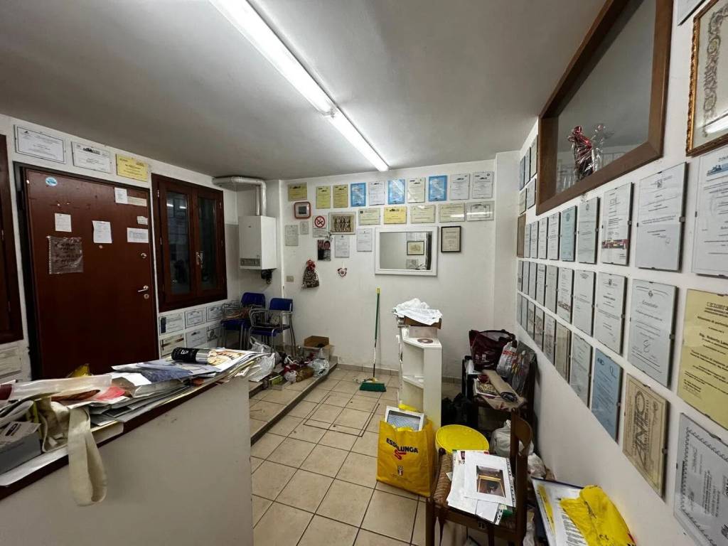 negozio in vendita a Firenze in zona Isolotto