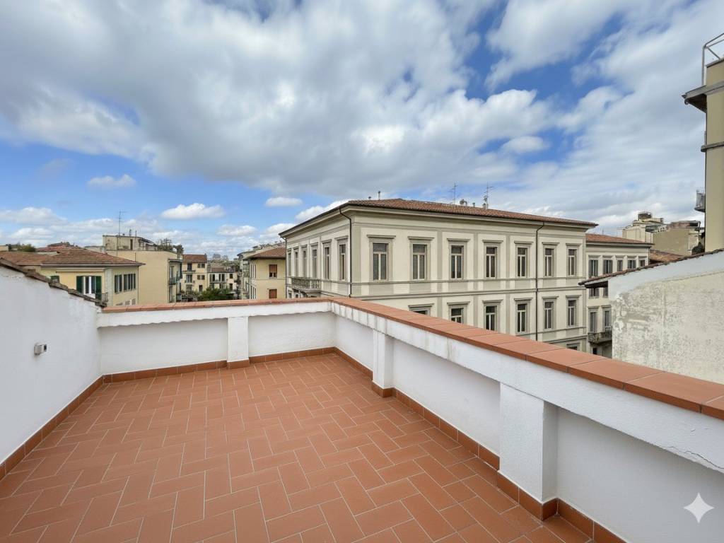 appartamento in vendita a Firenze in zona Campo di Marte