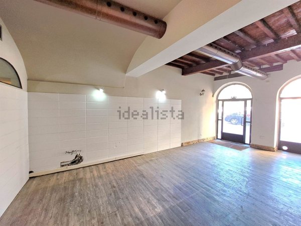 locale commerciale in vendita a Firenze in zona Centro San Frediano