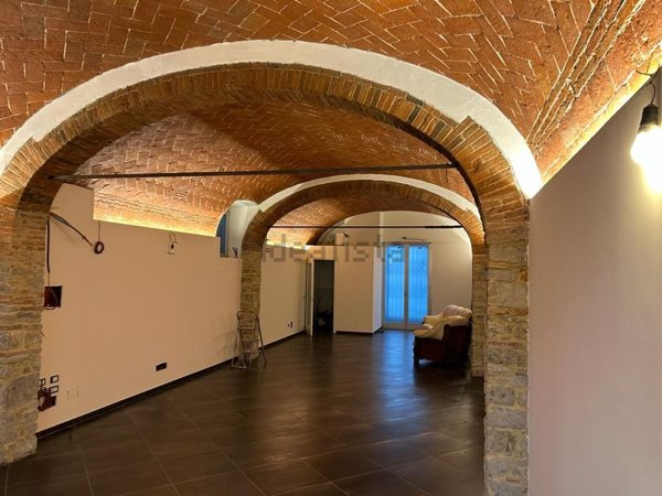 locale commerciale in vendita a Firenze in zona Galluzzo