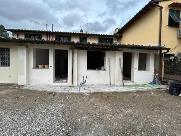 casa indipendente in vendita a Firenze in zona Isolotto
