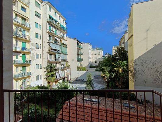 appartamento in vendita a Firenze in zona Campo di Marte