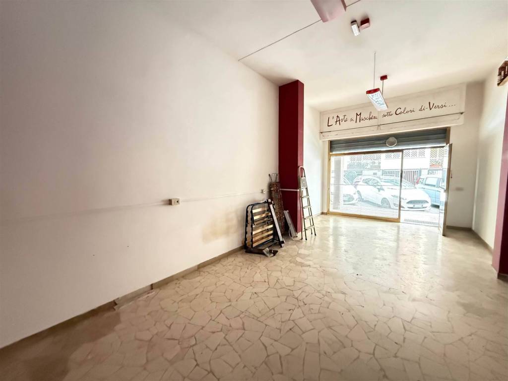 negozio in vendita a Firenze in zona Careggi