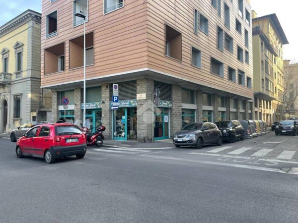 negozio in vendita a Firenze in zona Campo di Marte