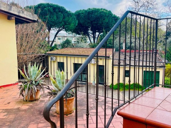 casa indipendente in vendita a Firenze in zona Isolotto