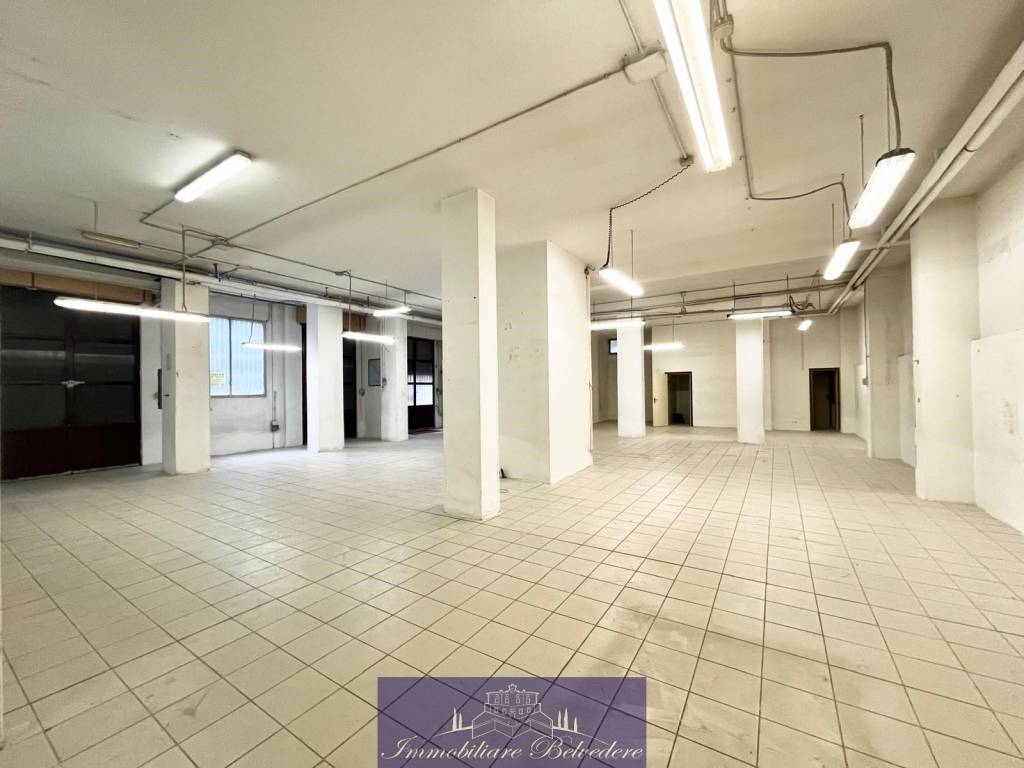 locale commerciale in vendita a Firenze in zona Novoli