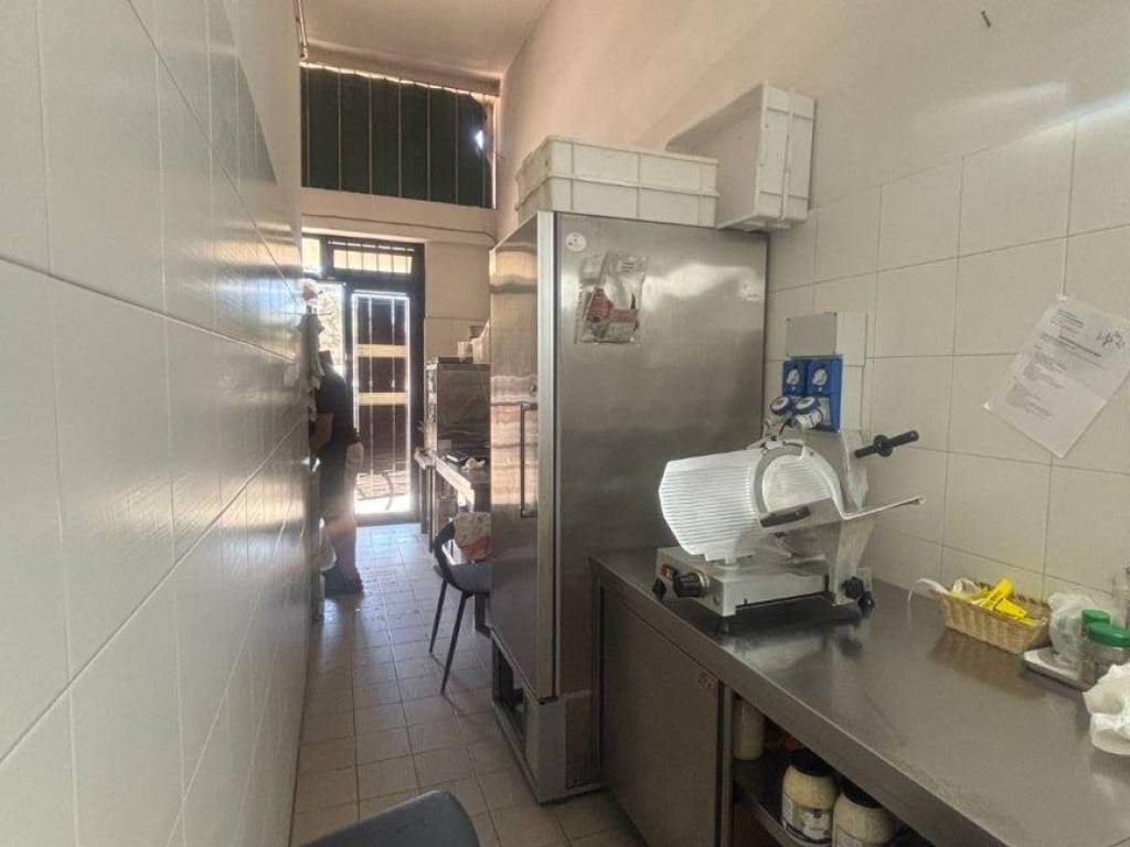 negozio in vendita a Firenze in zona Isolotto