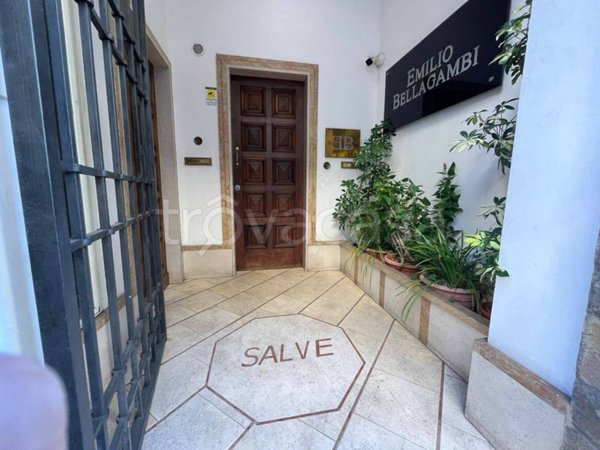 locale commerciale in vendita a Firenze in zona Statuto