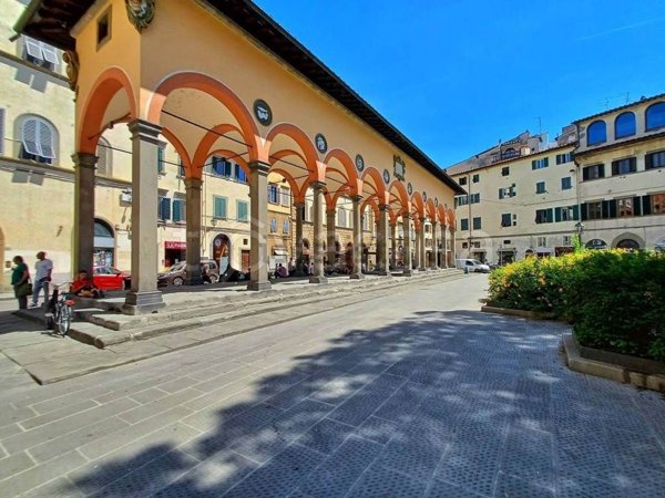 negozio in vendita a Firenze in zona Centro Santa Croce