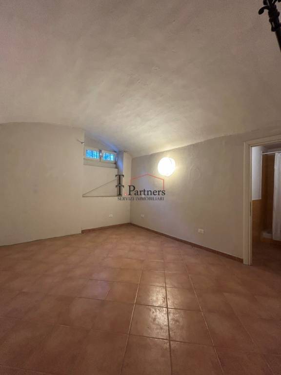 locale commerciale in vendita a Firenze