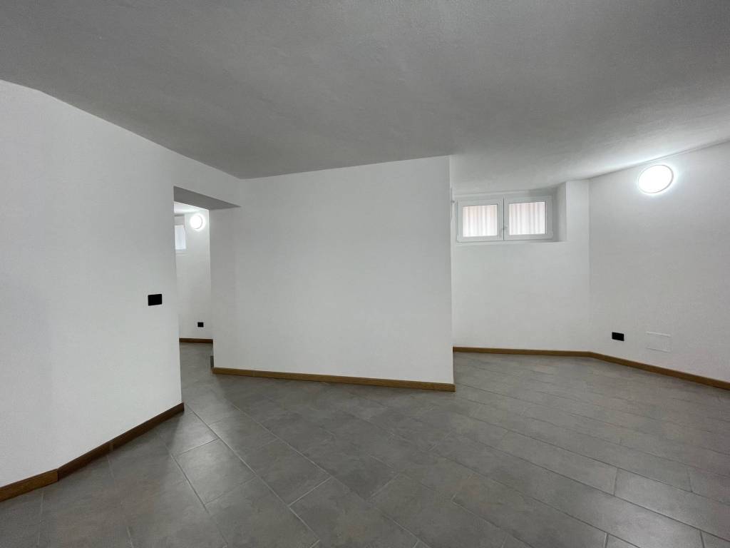 locale commerciale in vendita a Firenze in zona Isolotto