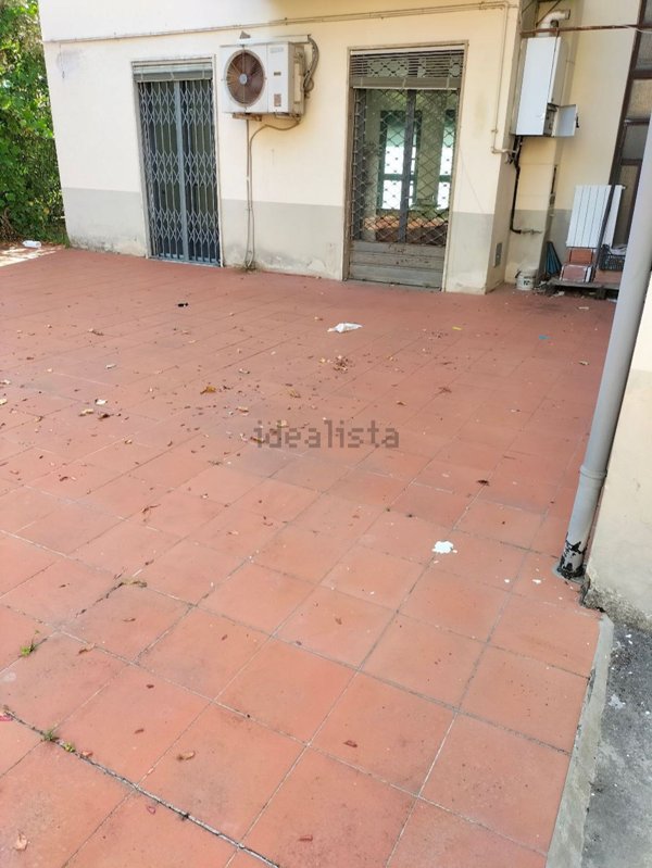 locale commerciale in vendita a Firenze in zona Varlungo