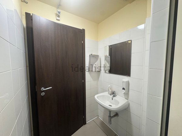 negozio in vendita a Firenze in zona Brozzi