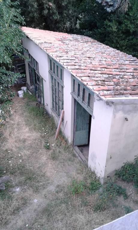 locale commerciale in vendita a Firenze in zona Galluzzo