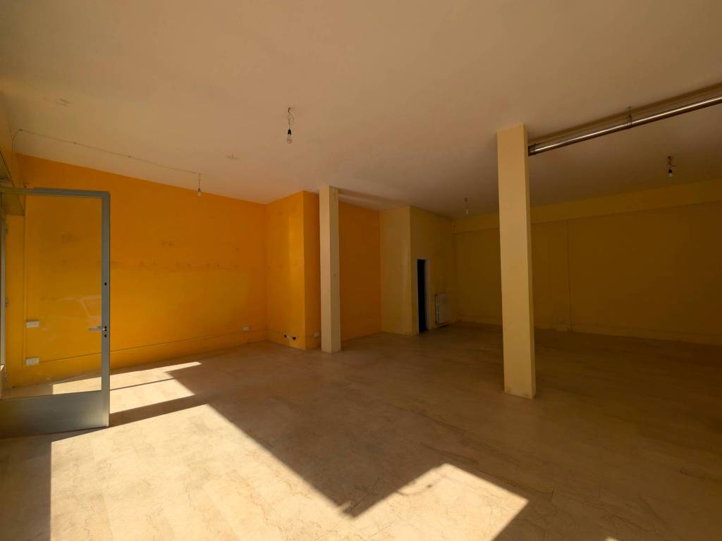 negozio in vendita a Firenze in zona Isolotto