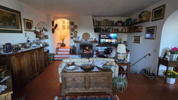 esavano in vendita a Firenze in zona Galluzzo