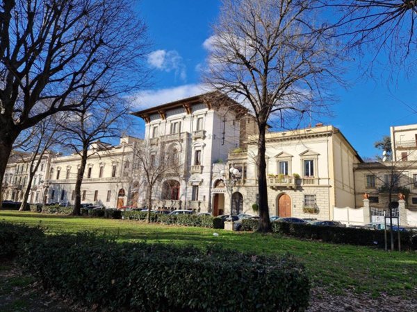 locale commerciale in vendita a Firenze