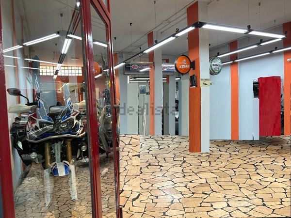 locale commerciale in vendita a Firenze